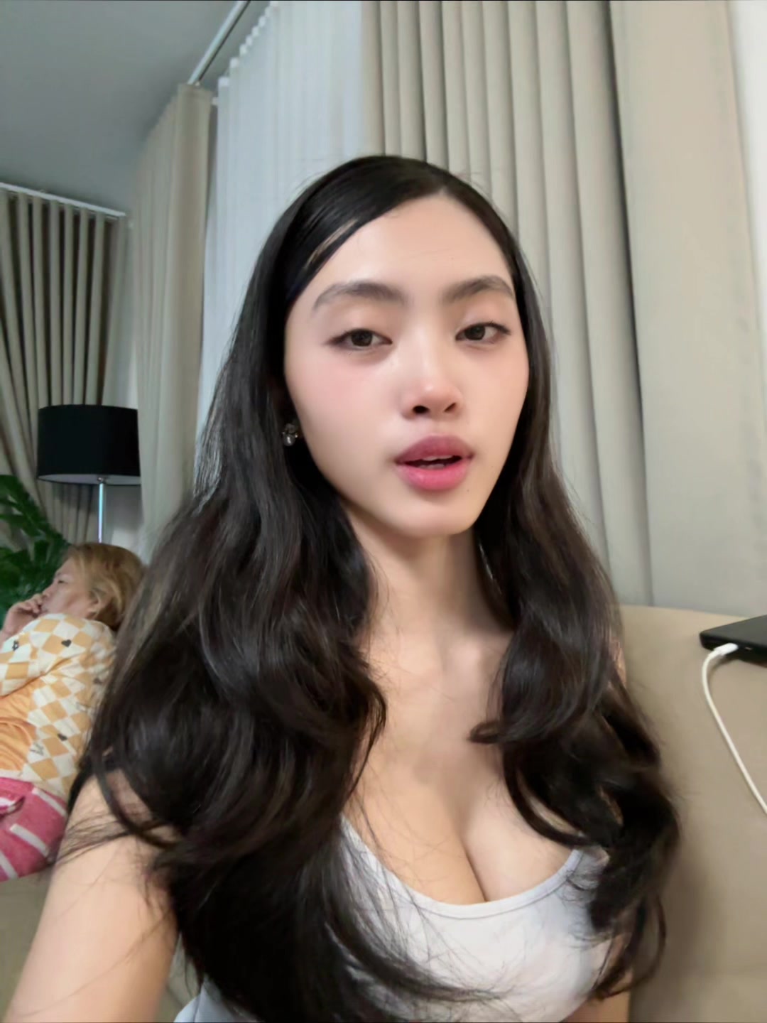 @️