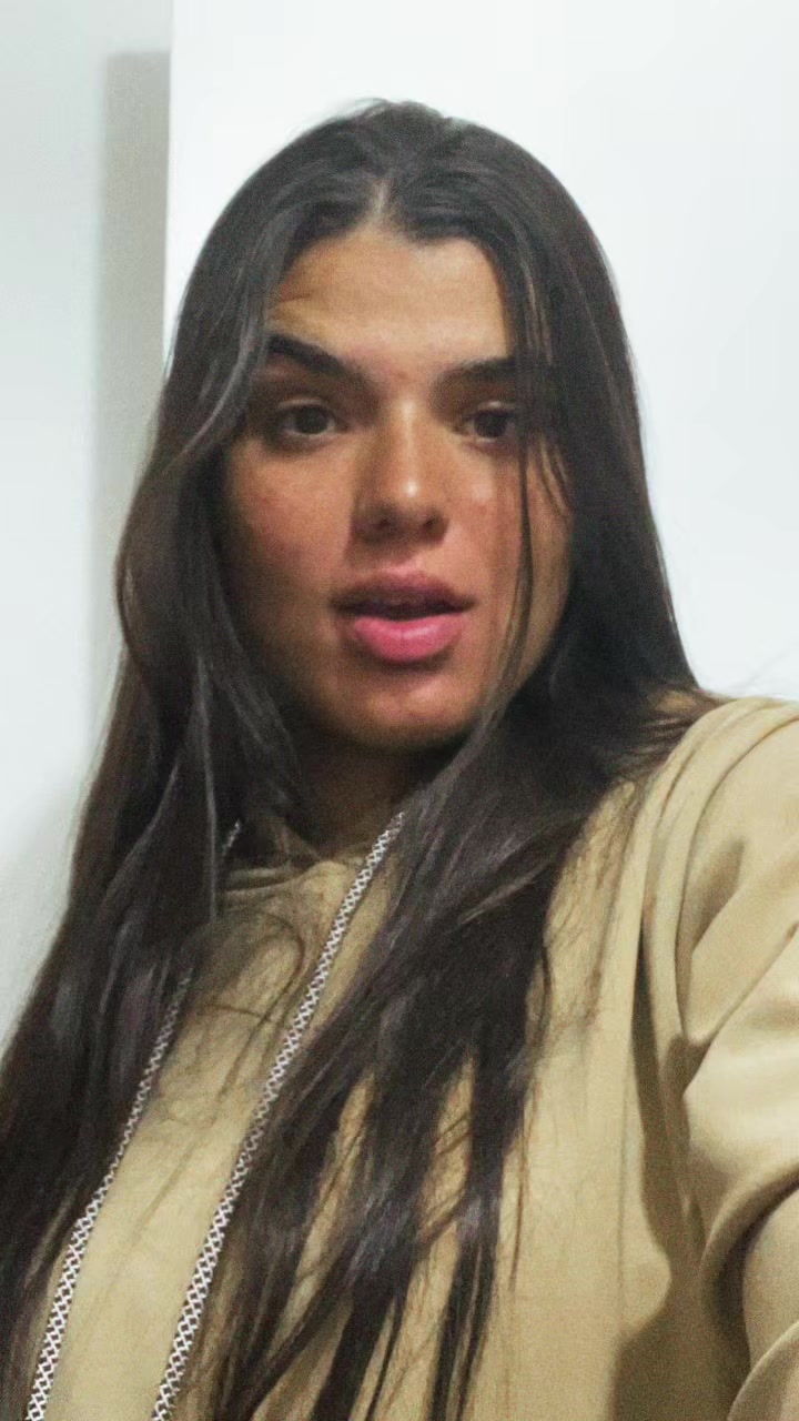 @Lacolii