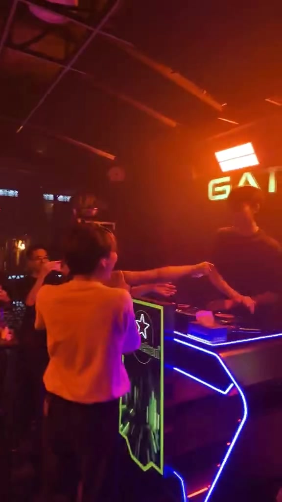 @DJ Lucks  Official