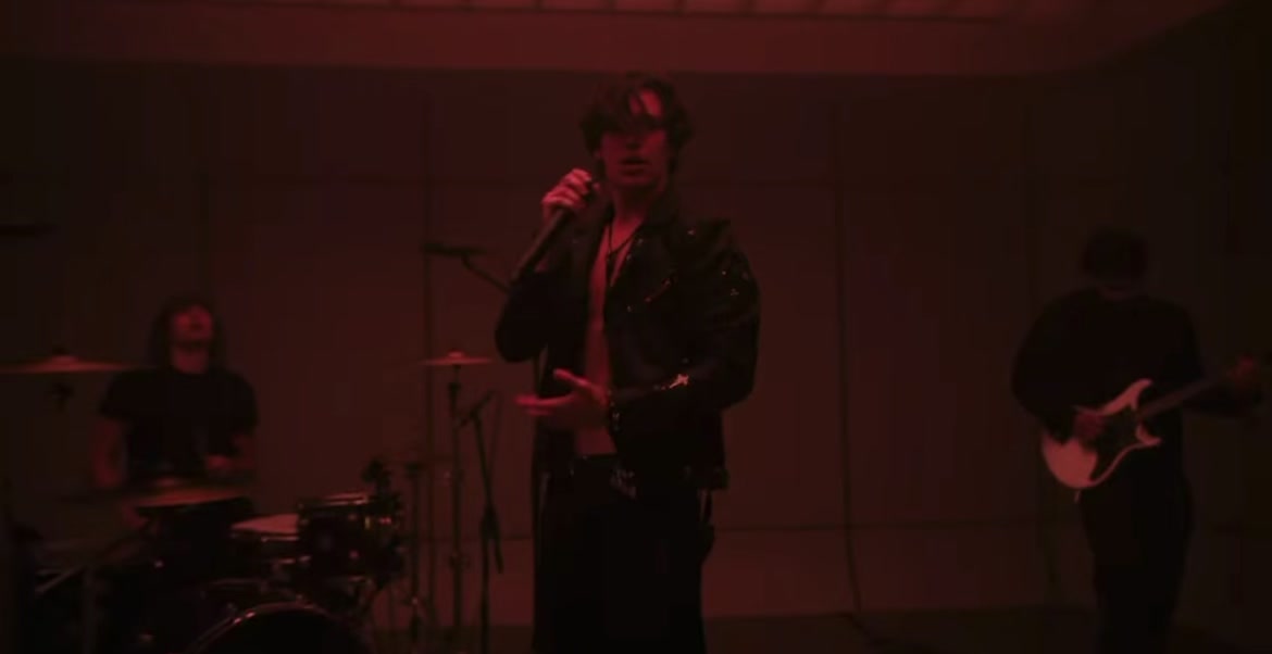 @𝘤𝘩𝘢𝘴𝘦 𝘧𝘰𝘭𝘭𝘰𝘸𝘴<3