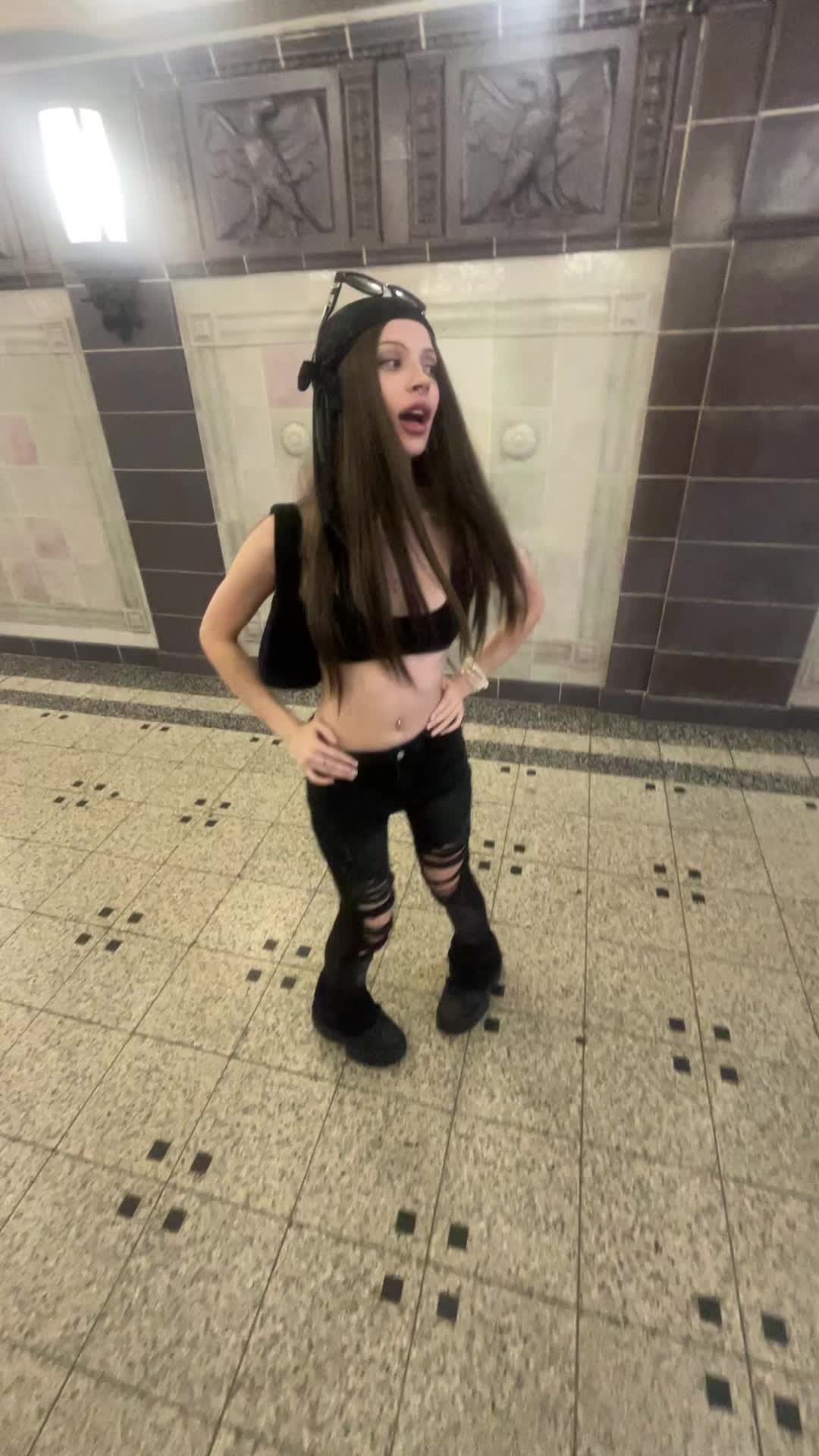 @^^