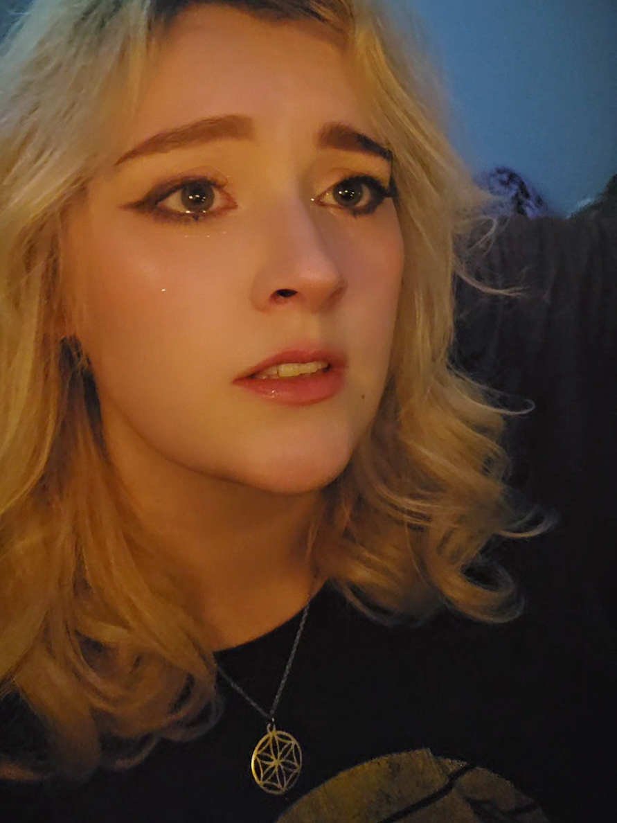 @Ellie 🦋❤️