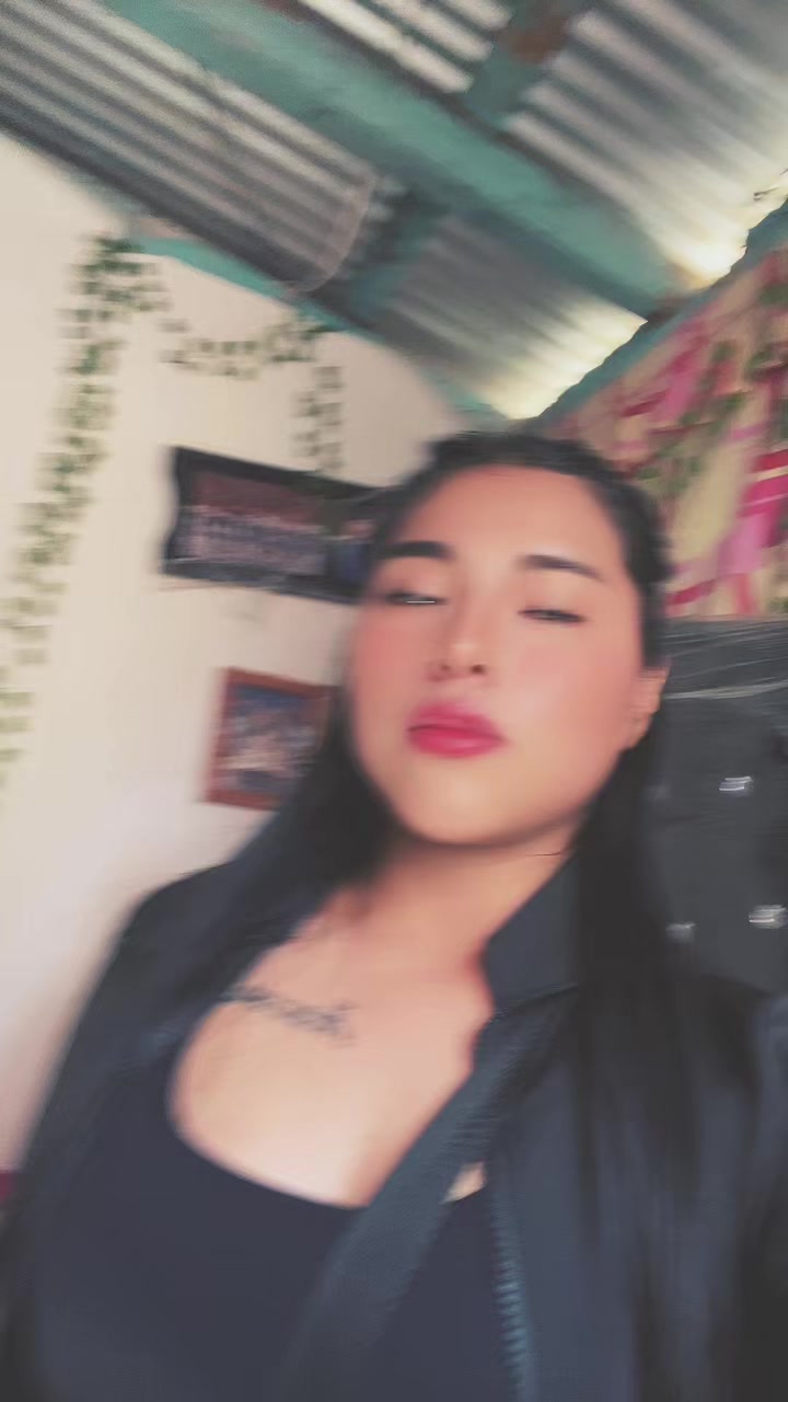 @oliviaarenaz