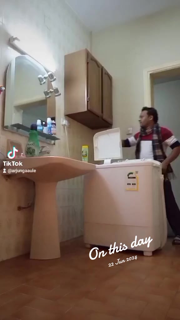 @अर्जुन सेन्चुरी ßκ.(धादिङे)