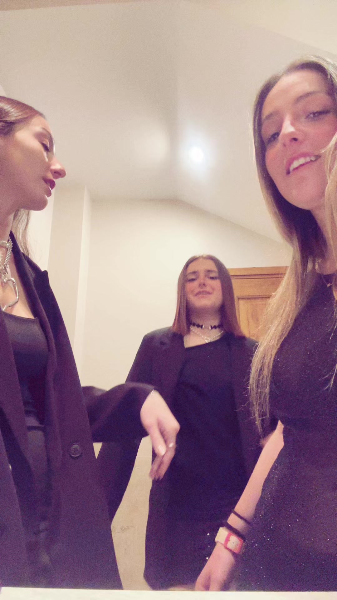 @renataserettii