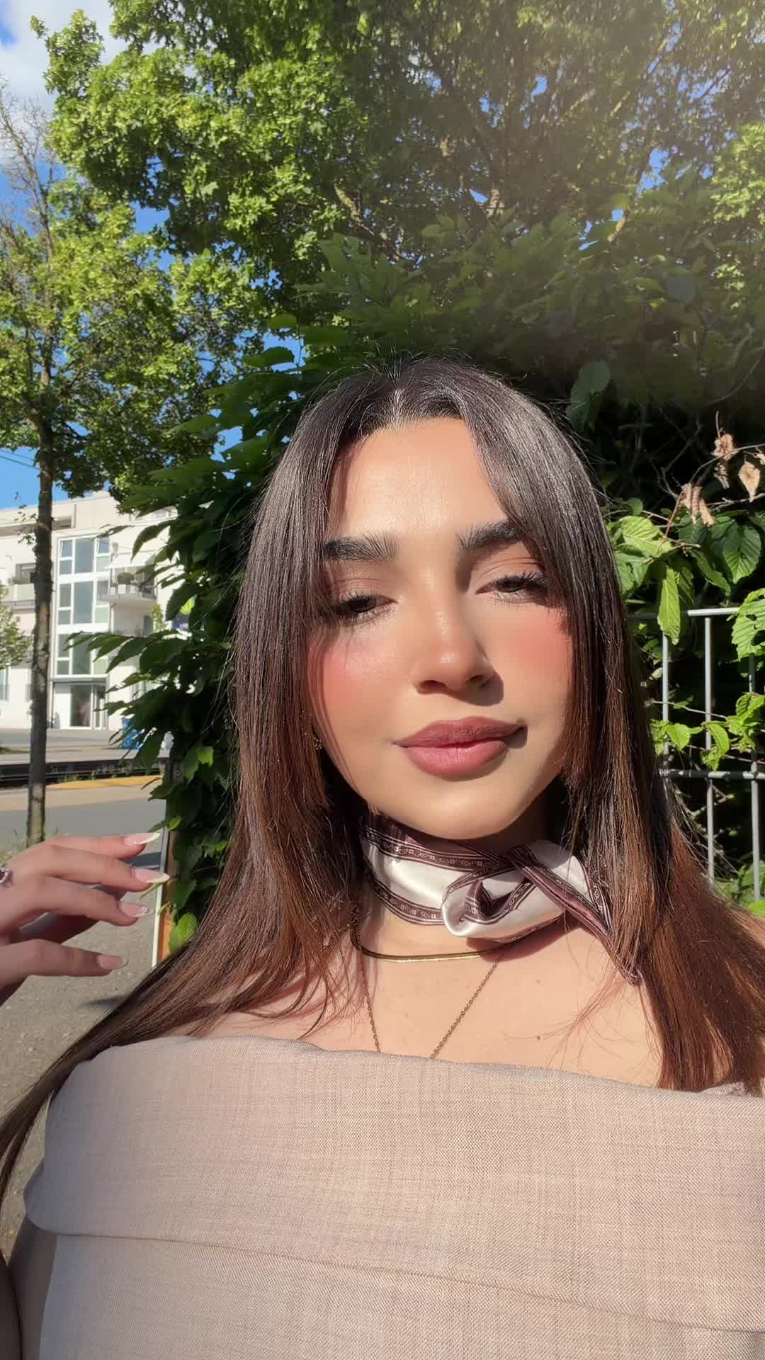 @𝒱