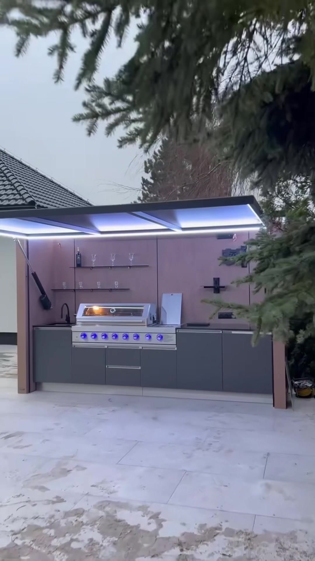 @Grilluxe Outdoor Kitchens