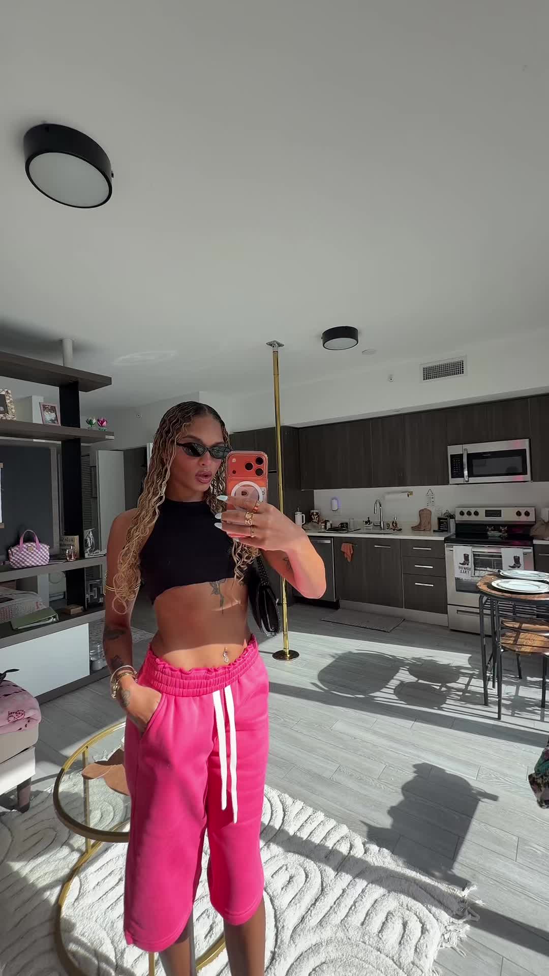 @Elyssiashantel