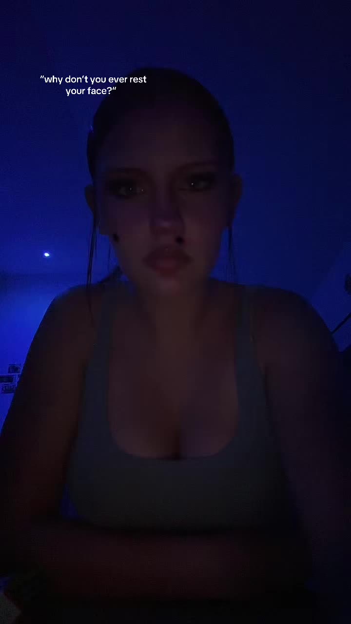 @𝒸𝒽𝑒𝓇𝓇𝓎𝒹𝑜𝓁𝓁 🍒