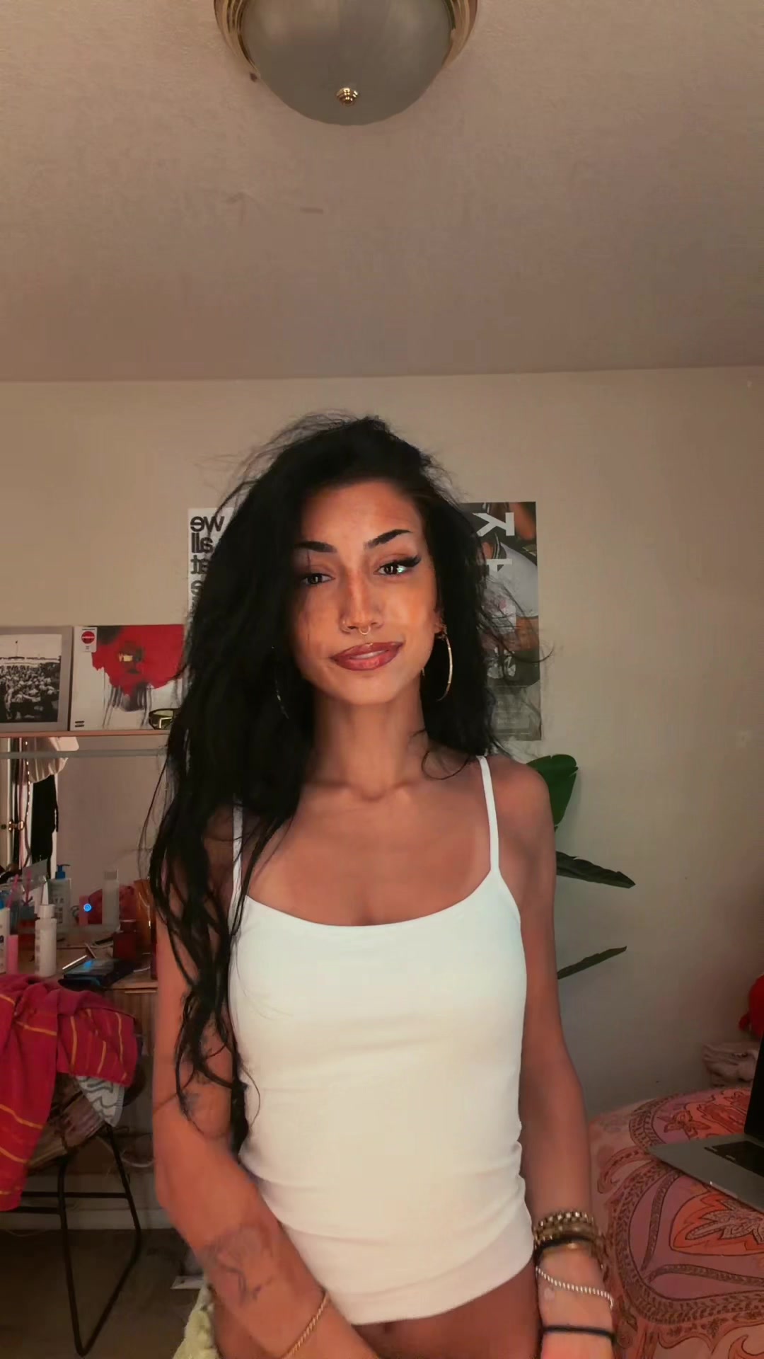 @Bella🕉️