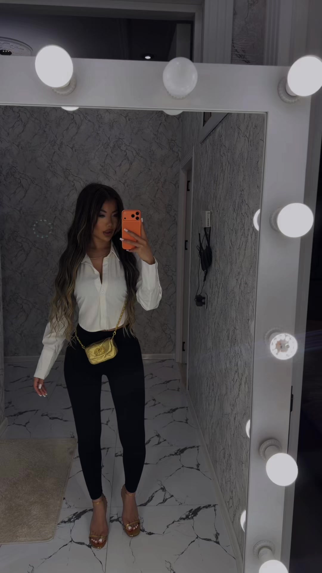@Ay3sell