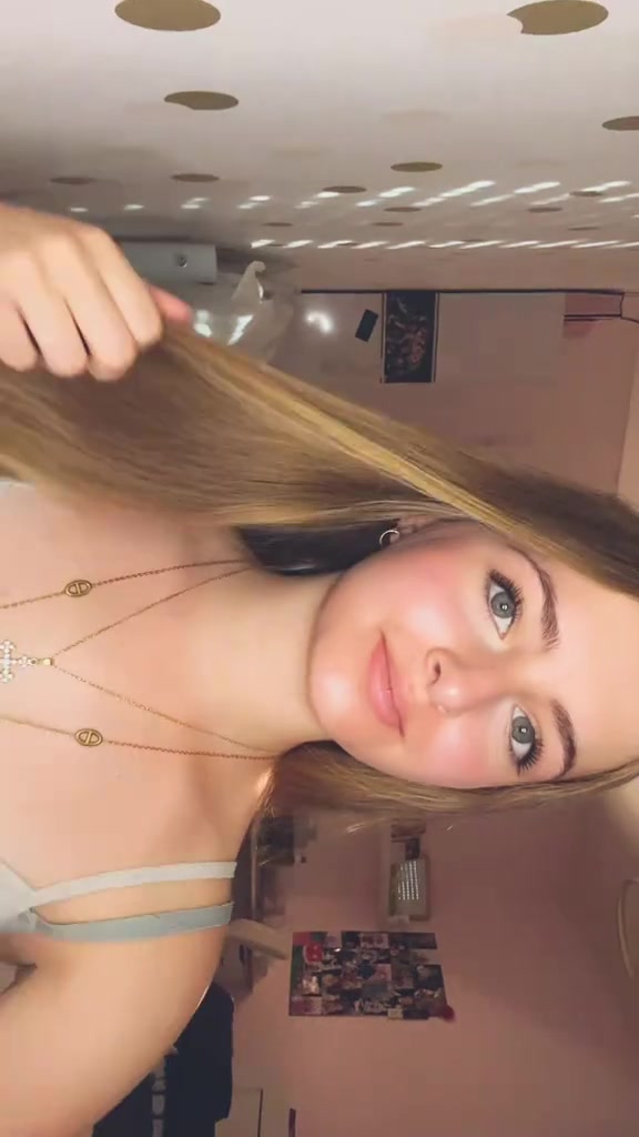@Lolaโ