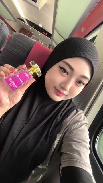 @Cik Puan Auni Founder Elyss