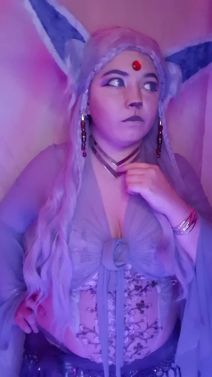 @RavynTheSmolElf