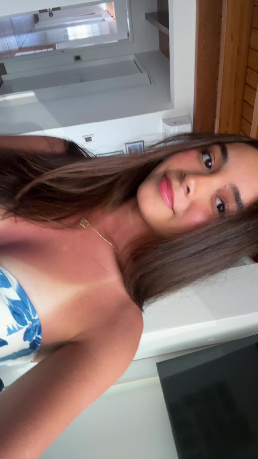 @Abril
