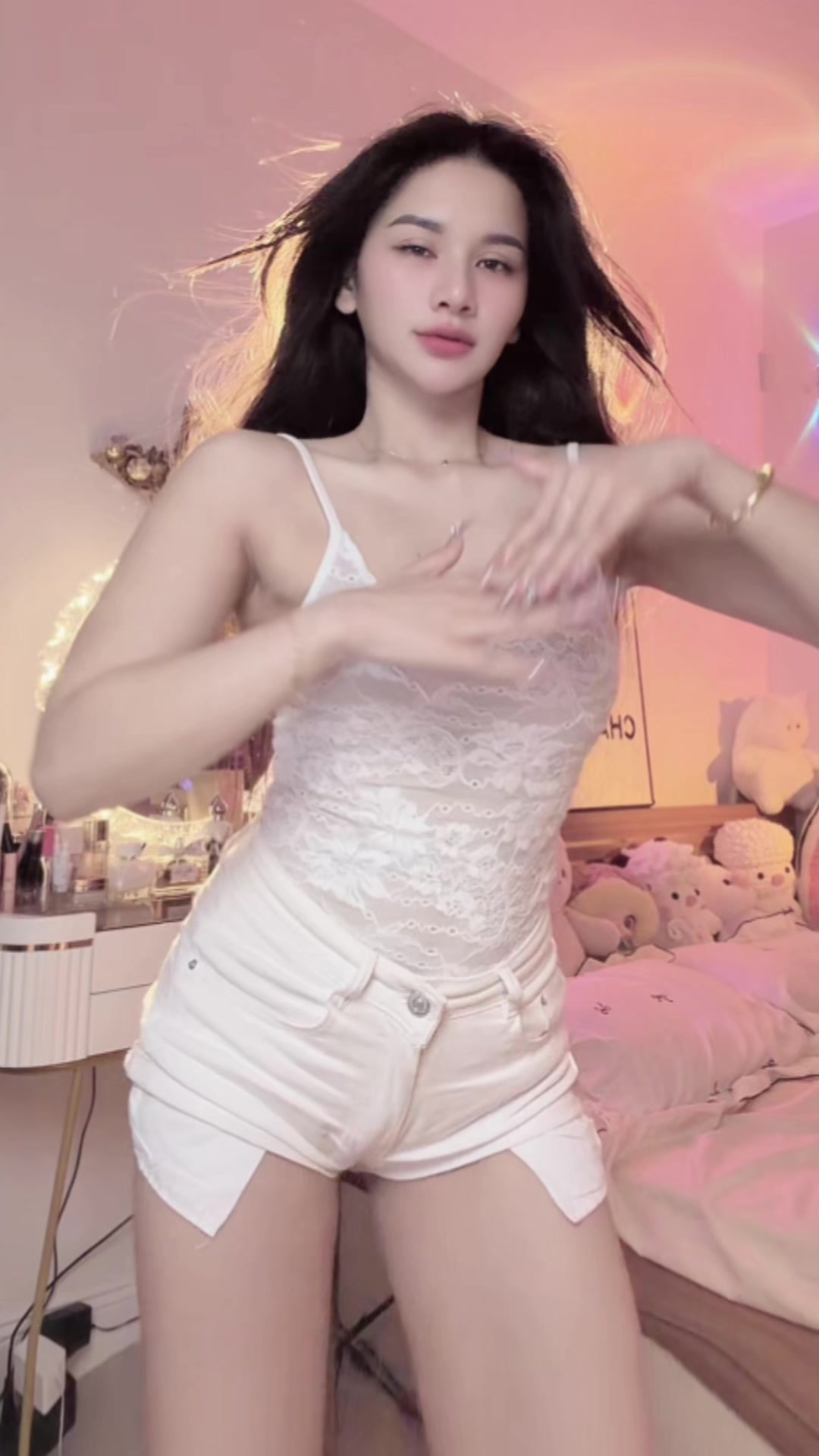 @Mẩu m&iacute;t