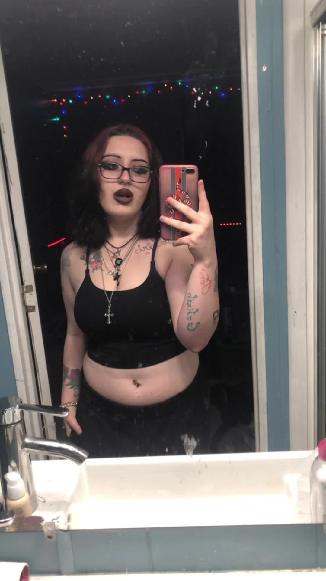 @🧛🏻&zwj;♀️𐕣 𝒜𝓃𝓃𝒶 𐕣🦇
