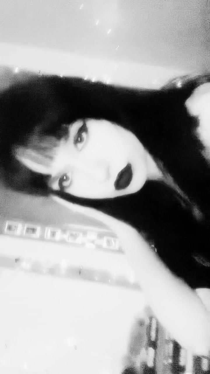 @𝓀𝑒𝓃𝓃𝒾 🖤🦇