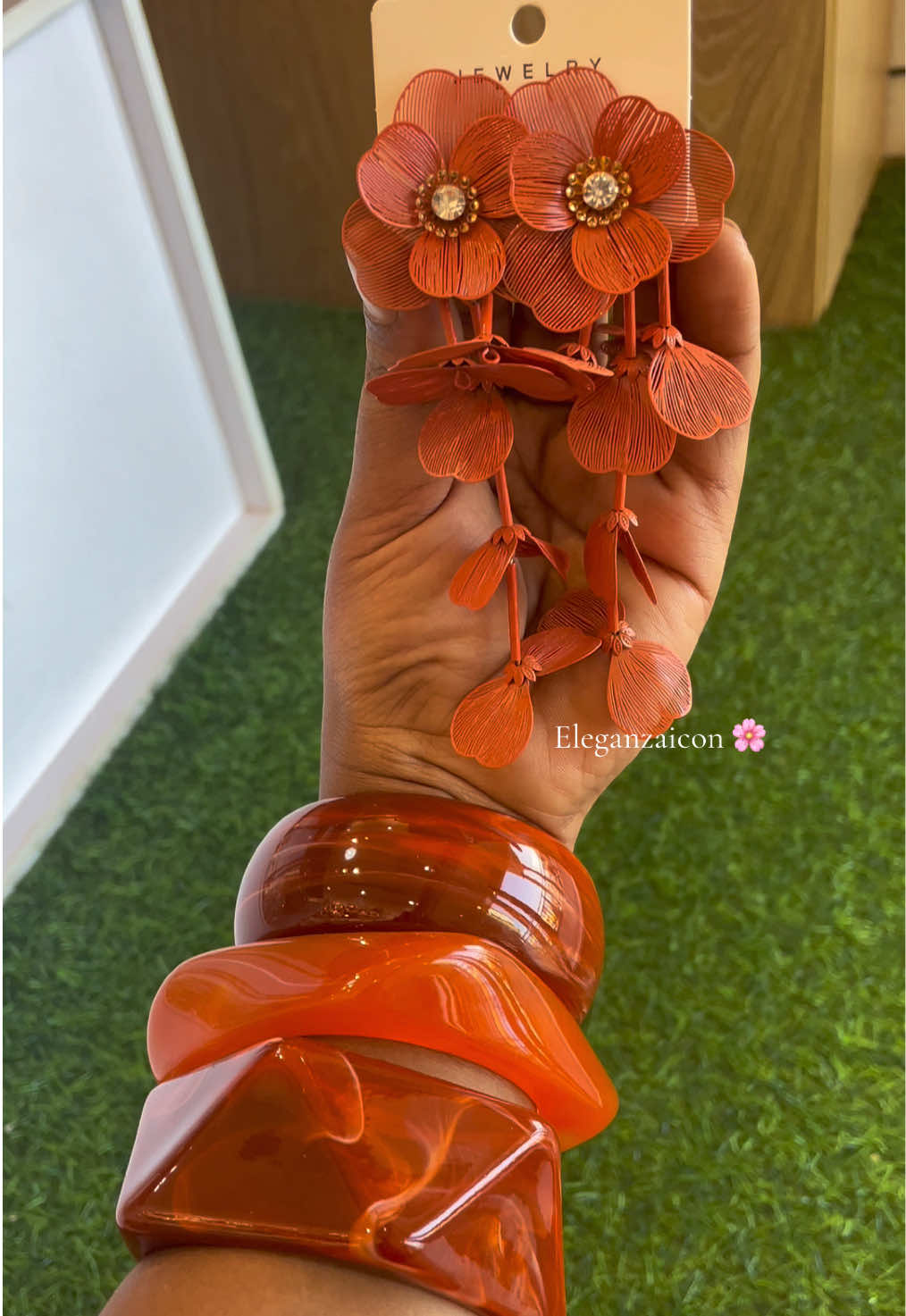 @ELEGANZAicon-jewelry/bag/heels