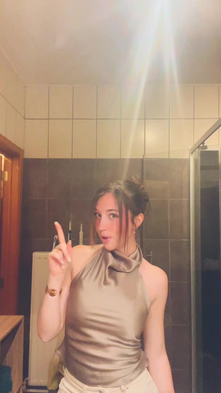 @𝑳𝒂𝒖𝒓𝒂.𝒇𝒕𝒉