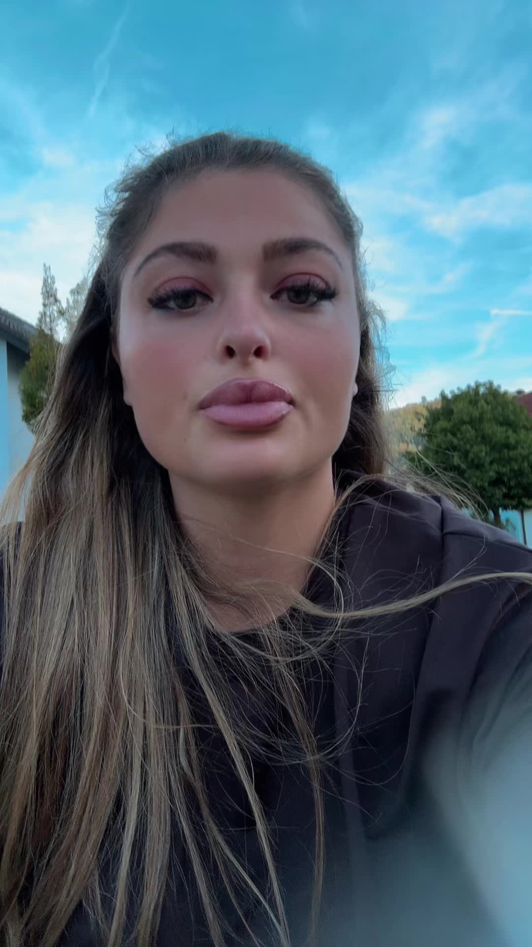 @CleliaKadir🇹🇷Soley🇮🇹Cicci
