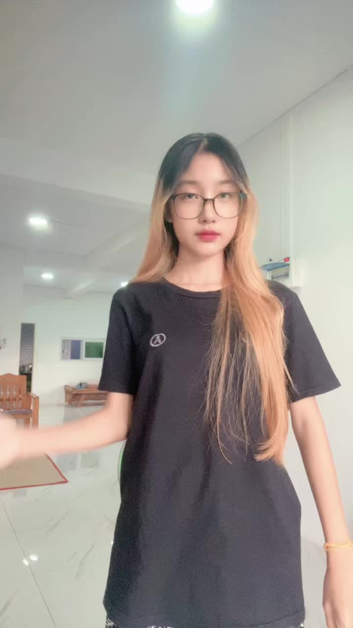 @𝐻𝑒lly