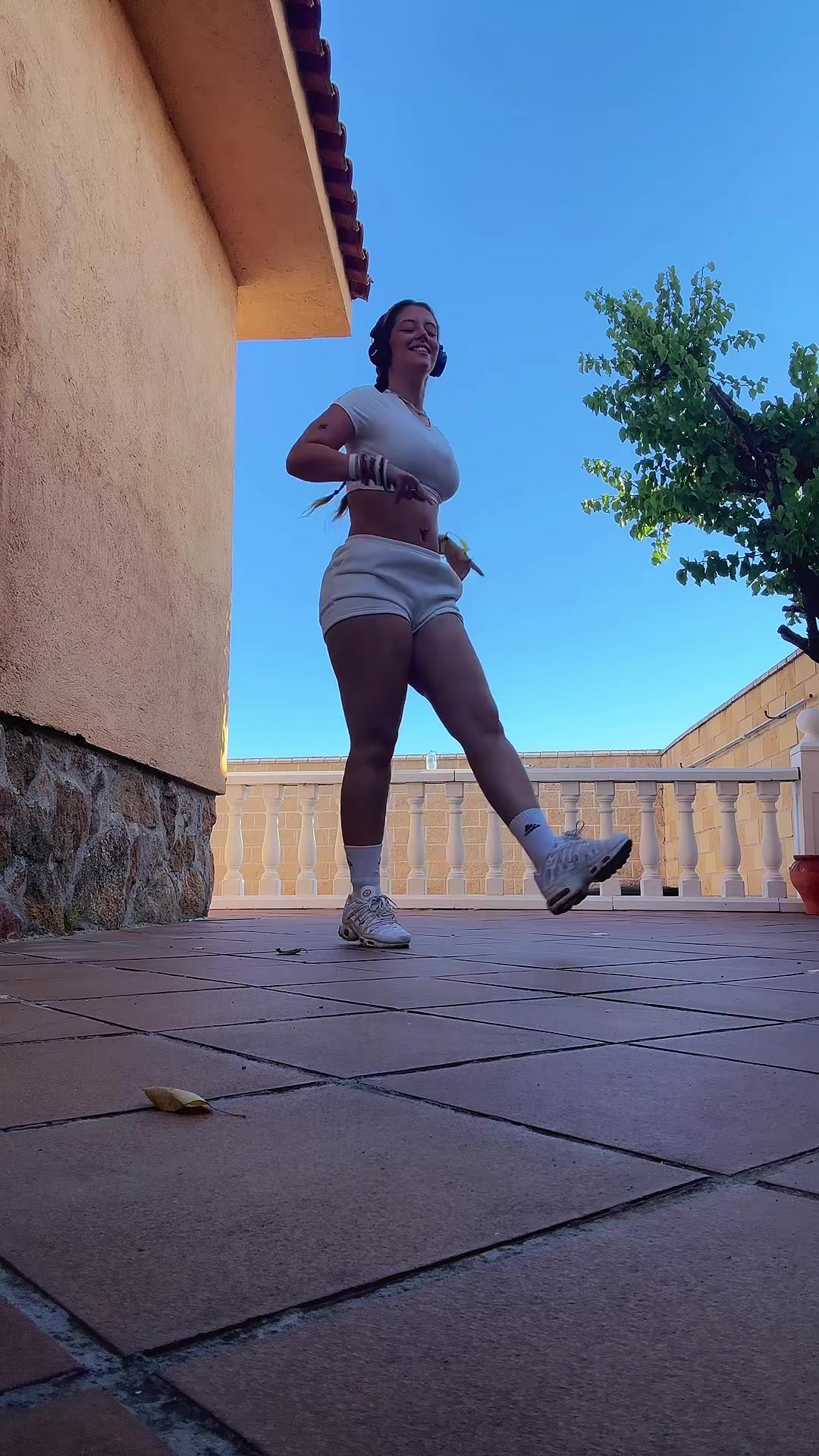 @𝔰𝔞𝔯𝔞🦋