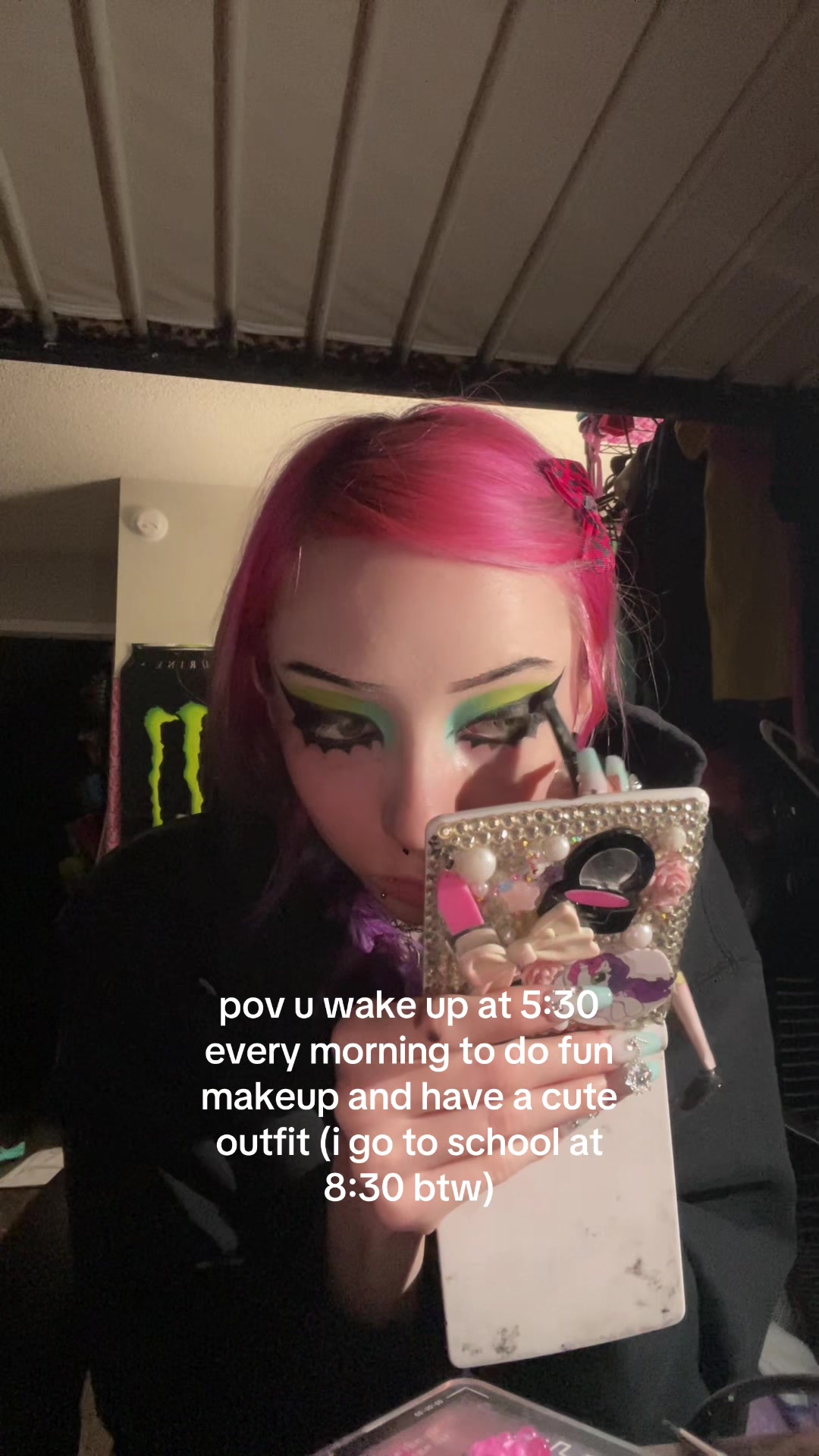 @Weird chick wit pink hair
