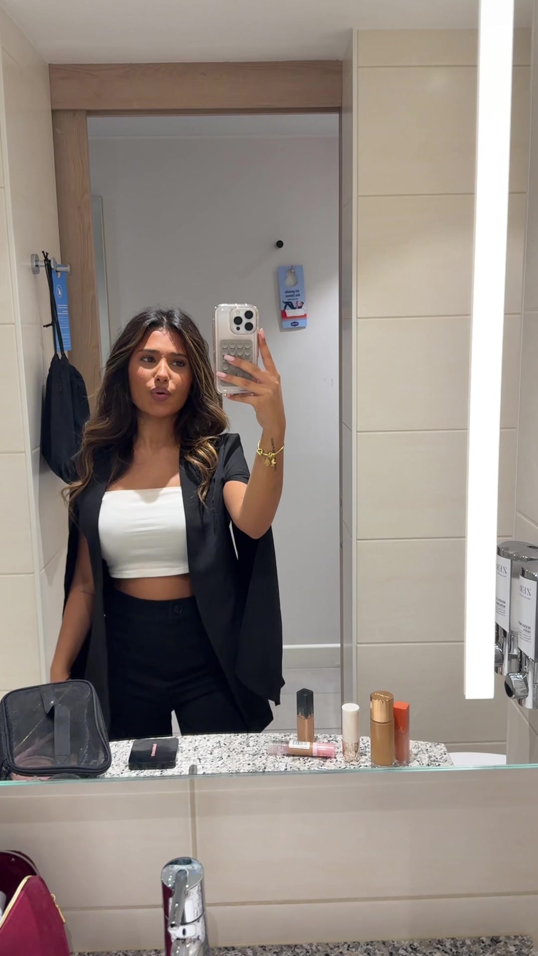 @avnimehraa_