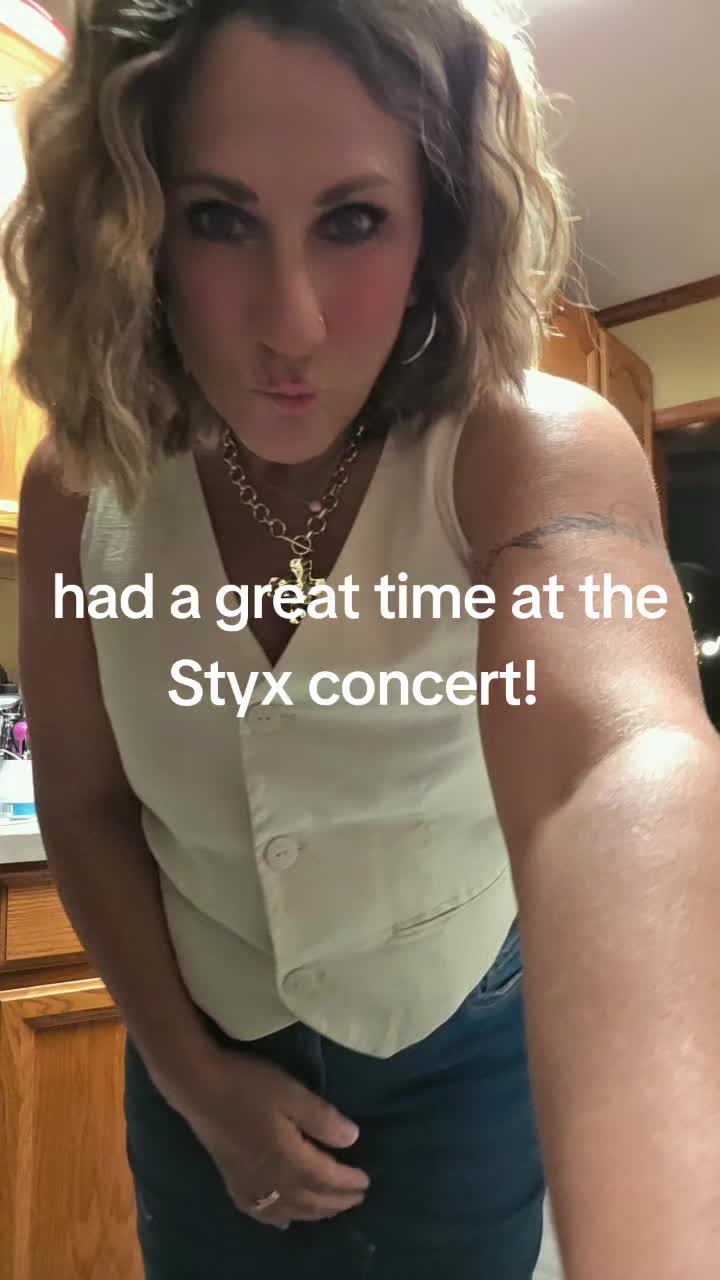 @FoxyRoxyLovesYou