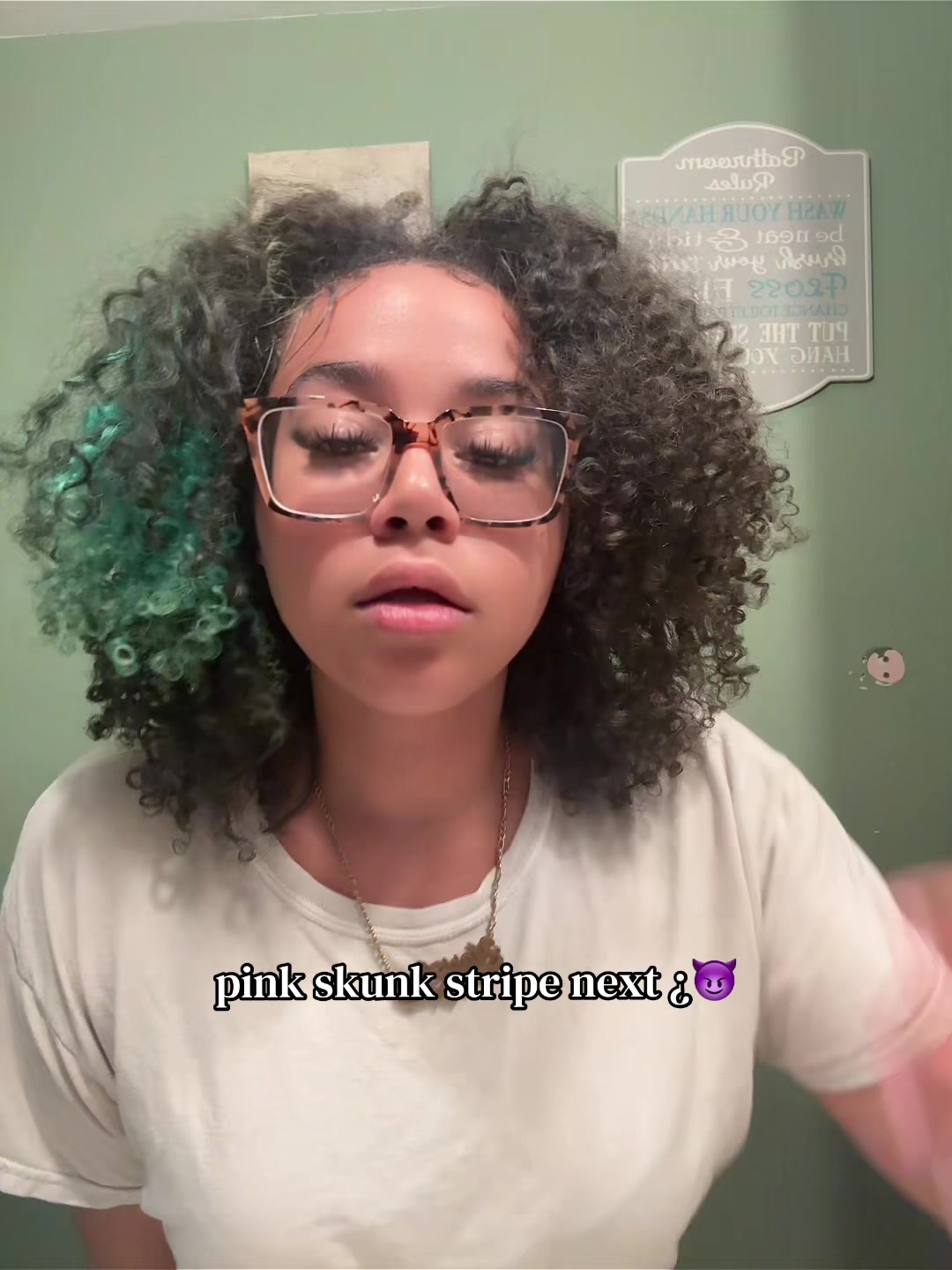 @1tealhairedgirll