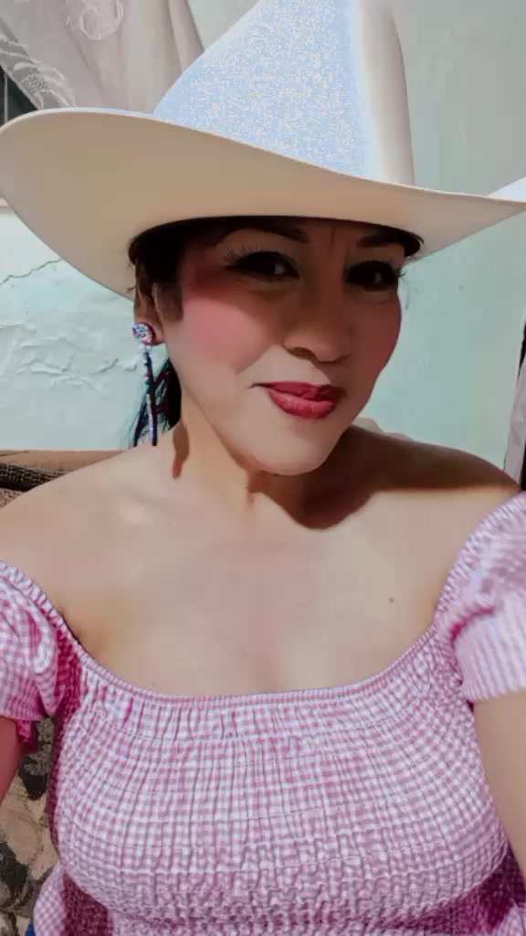 @Adela Esquivel