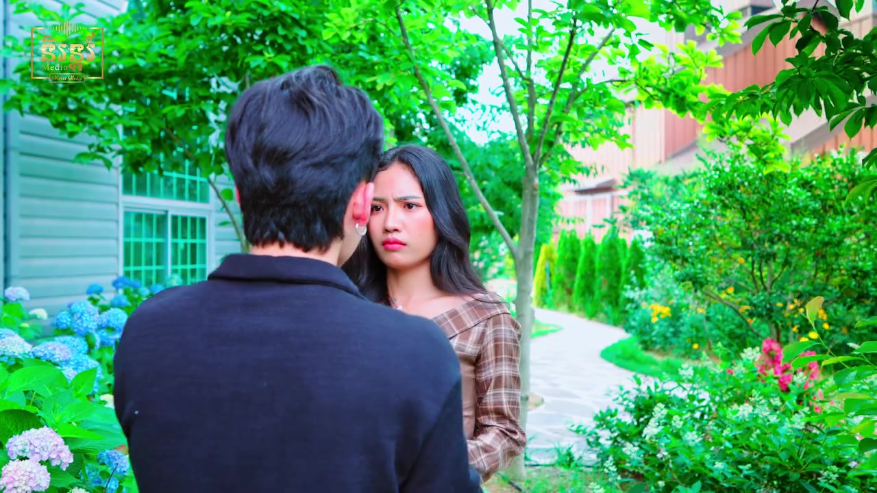 @🕊️Ah Nich🕊️ (ចែនំប៉ាវ)
