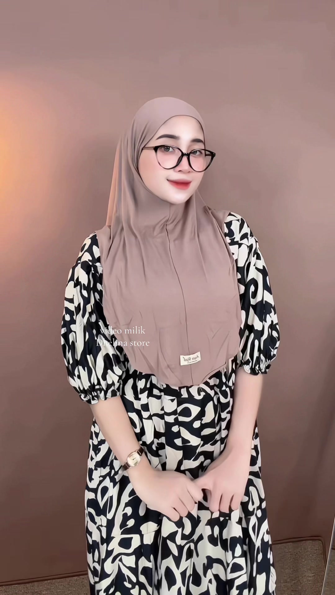 @Dhelina store