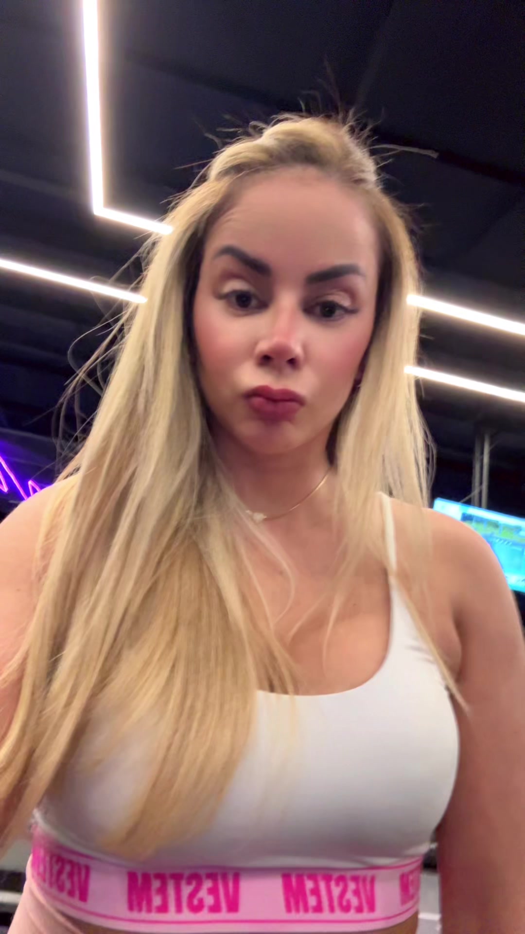 @KarllaMello