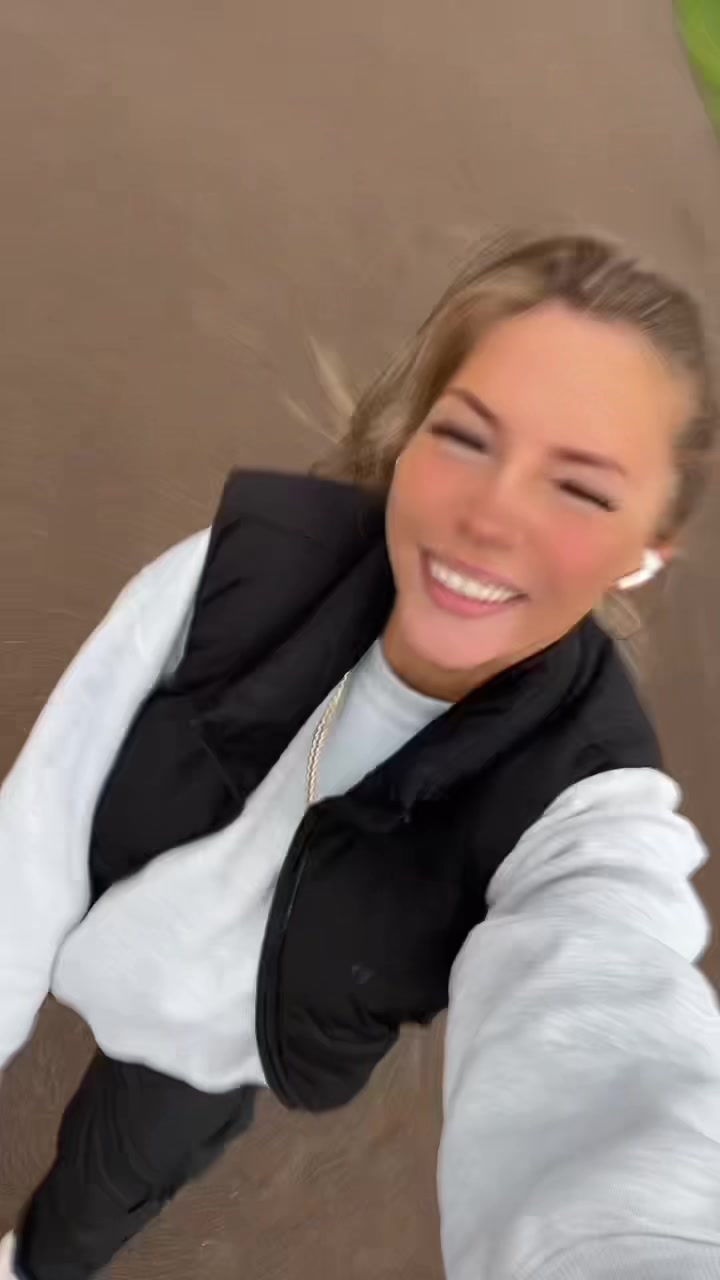 @cryssleb_