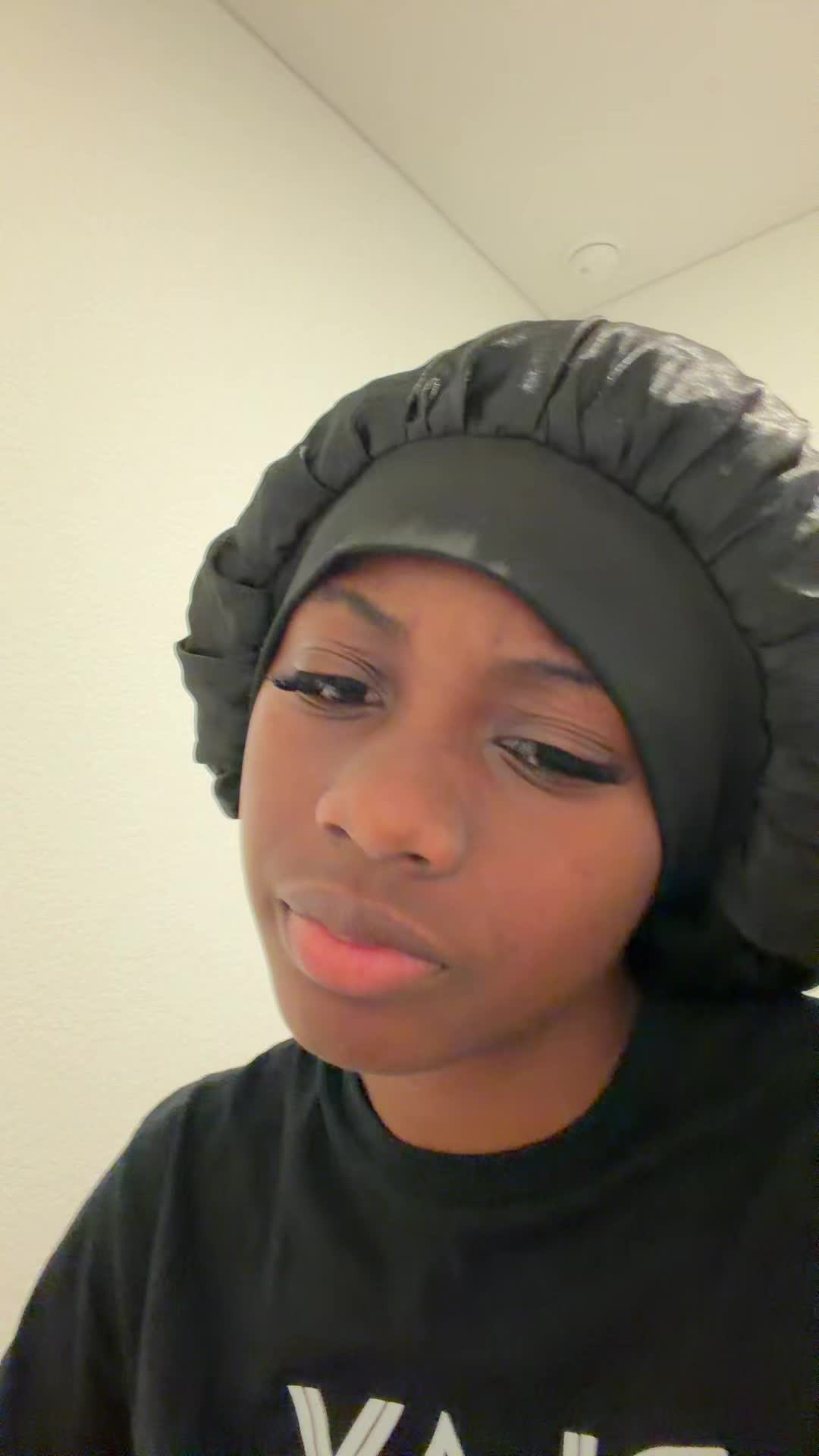 @🧍🏾♀️