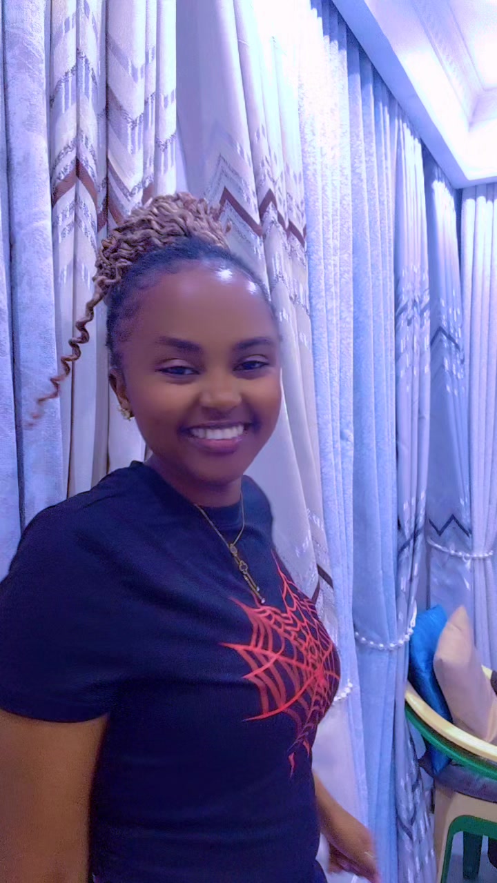 @Miss_waithera,🌹