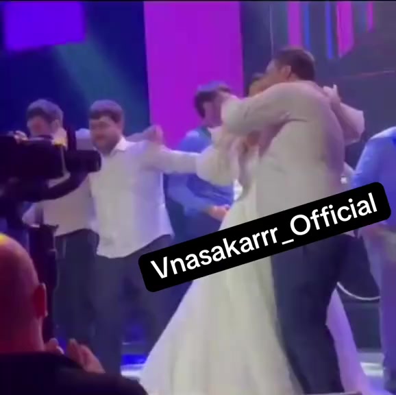 @VnasVVV