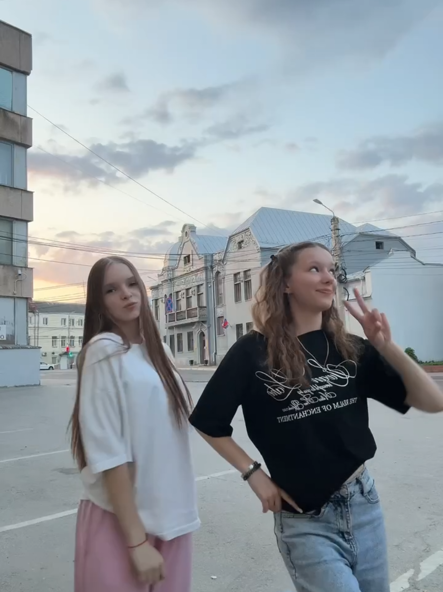 @𝐬𝐭𝐚𝐫𝐤𝐬𝟏𝐤