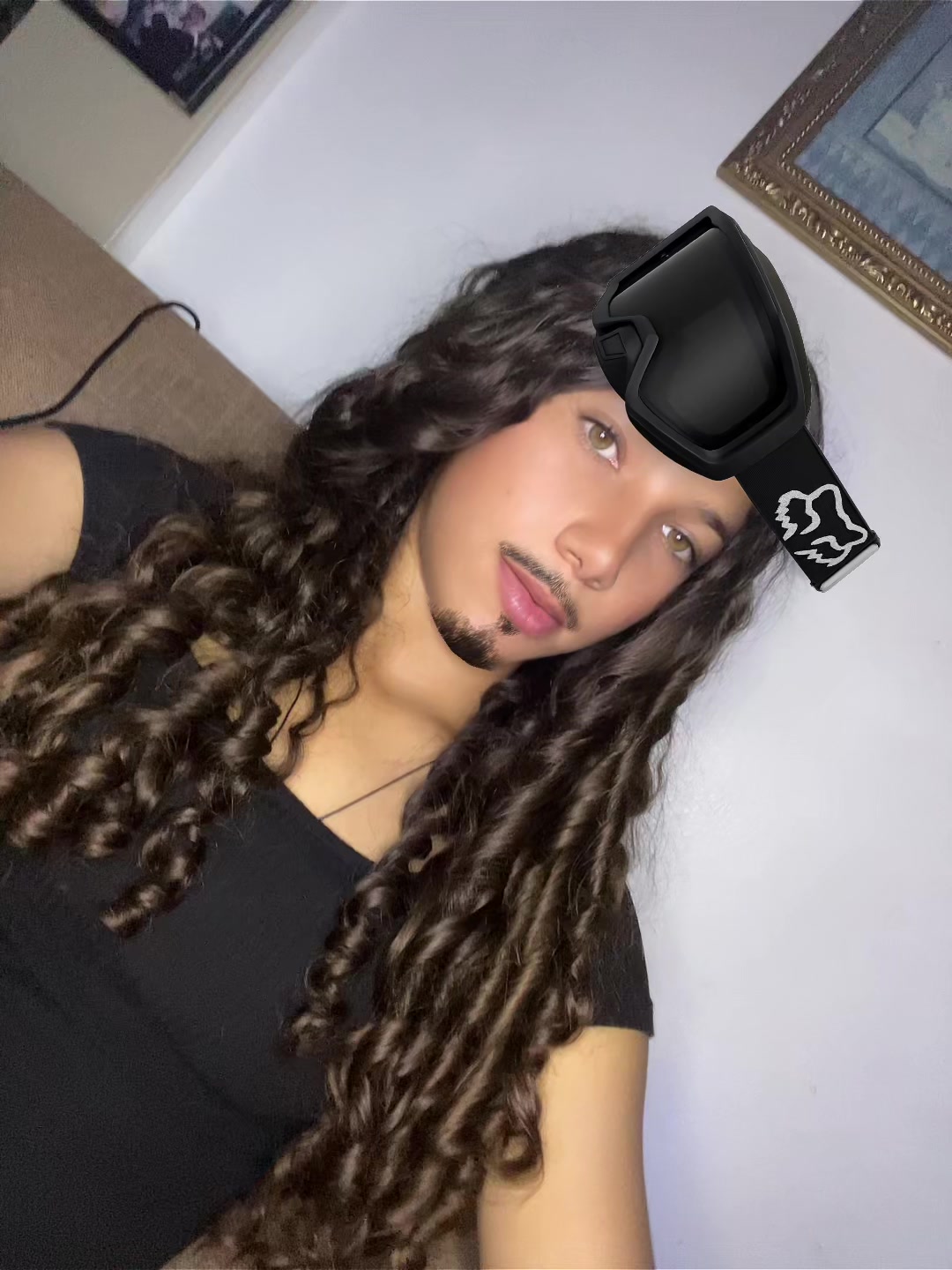 @•
