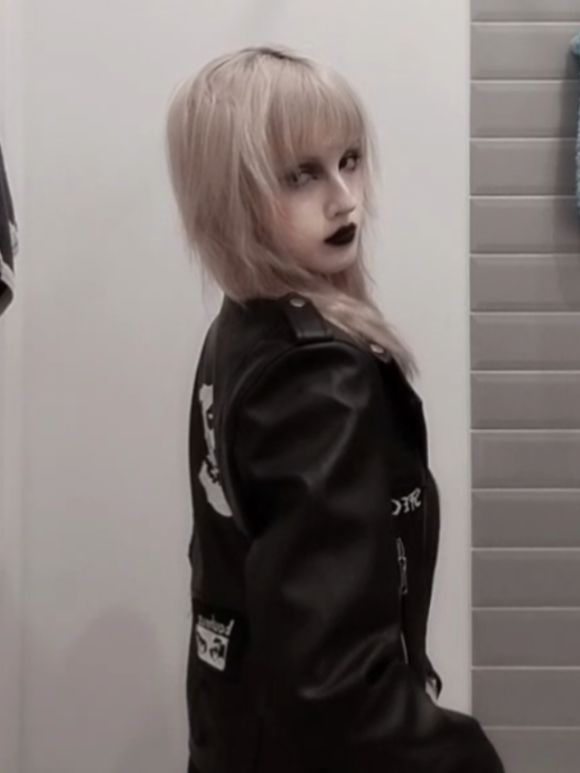 @Мышка🦇