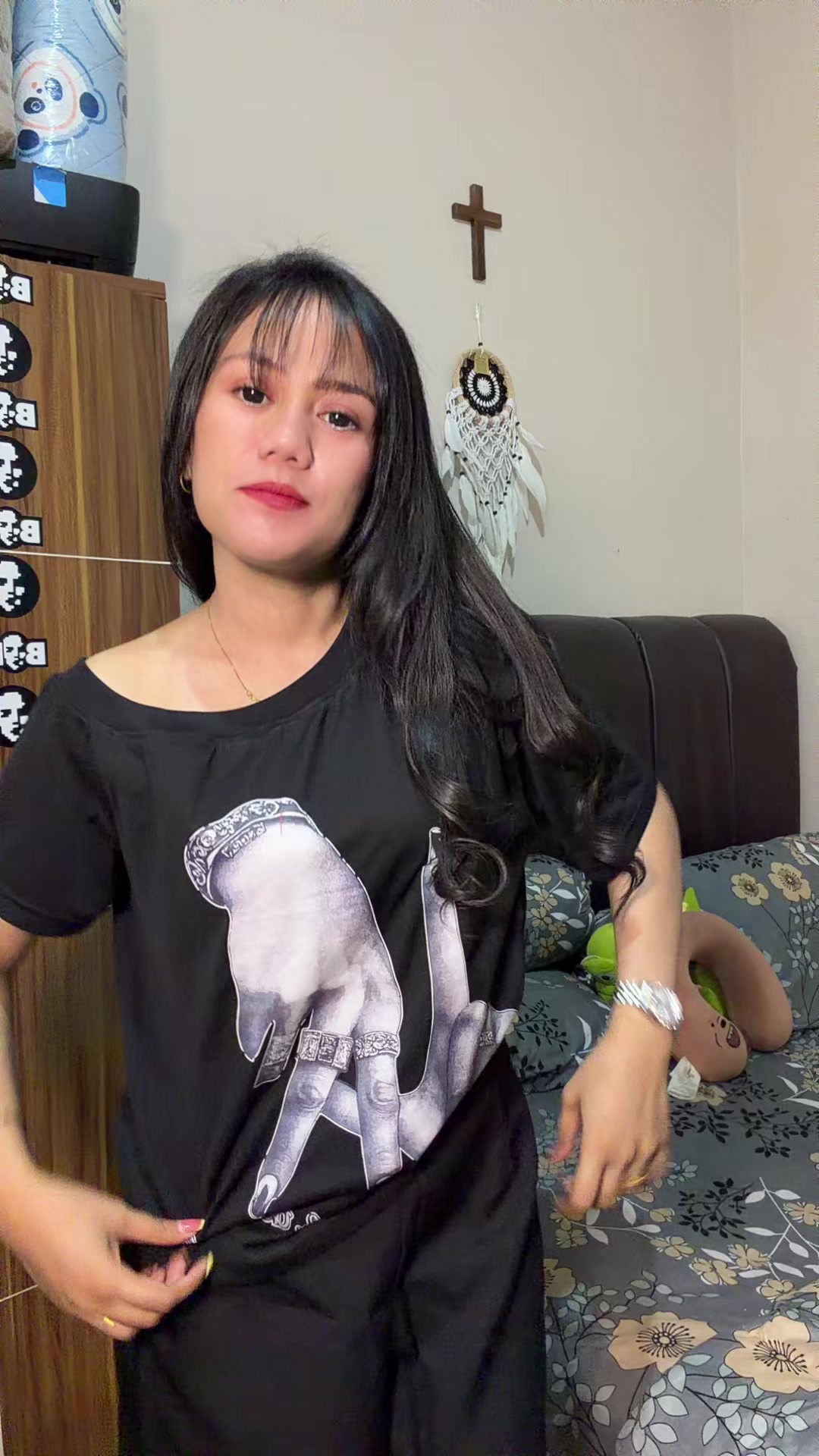@𝐀𝐩𝐫𝐢 𝐒𝐢𝐡𝐨𝐦𝐛𝐢𝐧𝐠