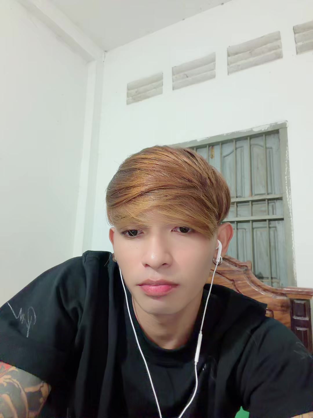 @Vyyy