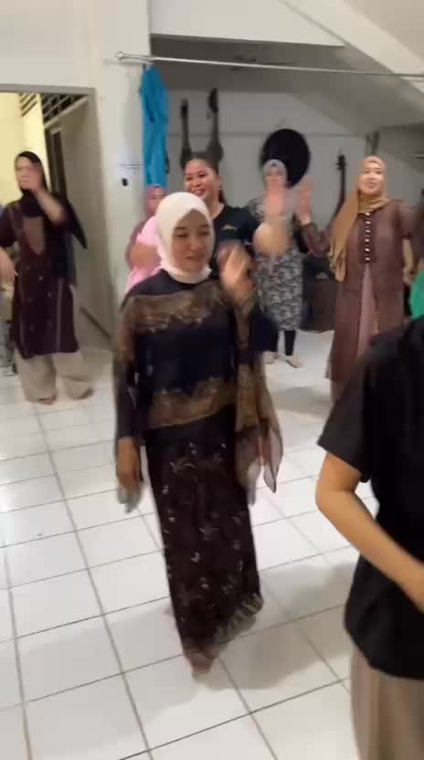 @elynzahra108