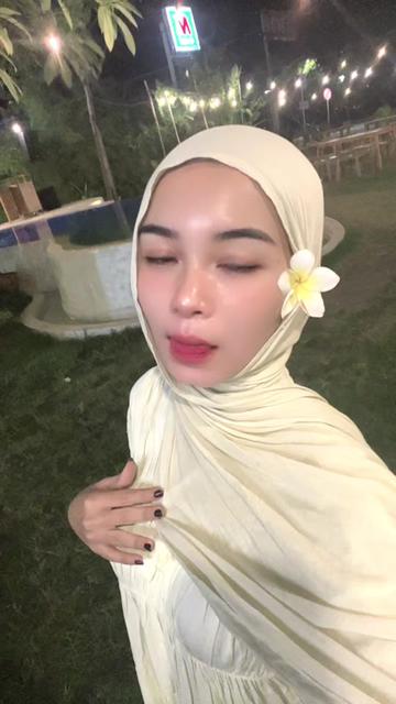 @Azizee_