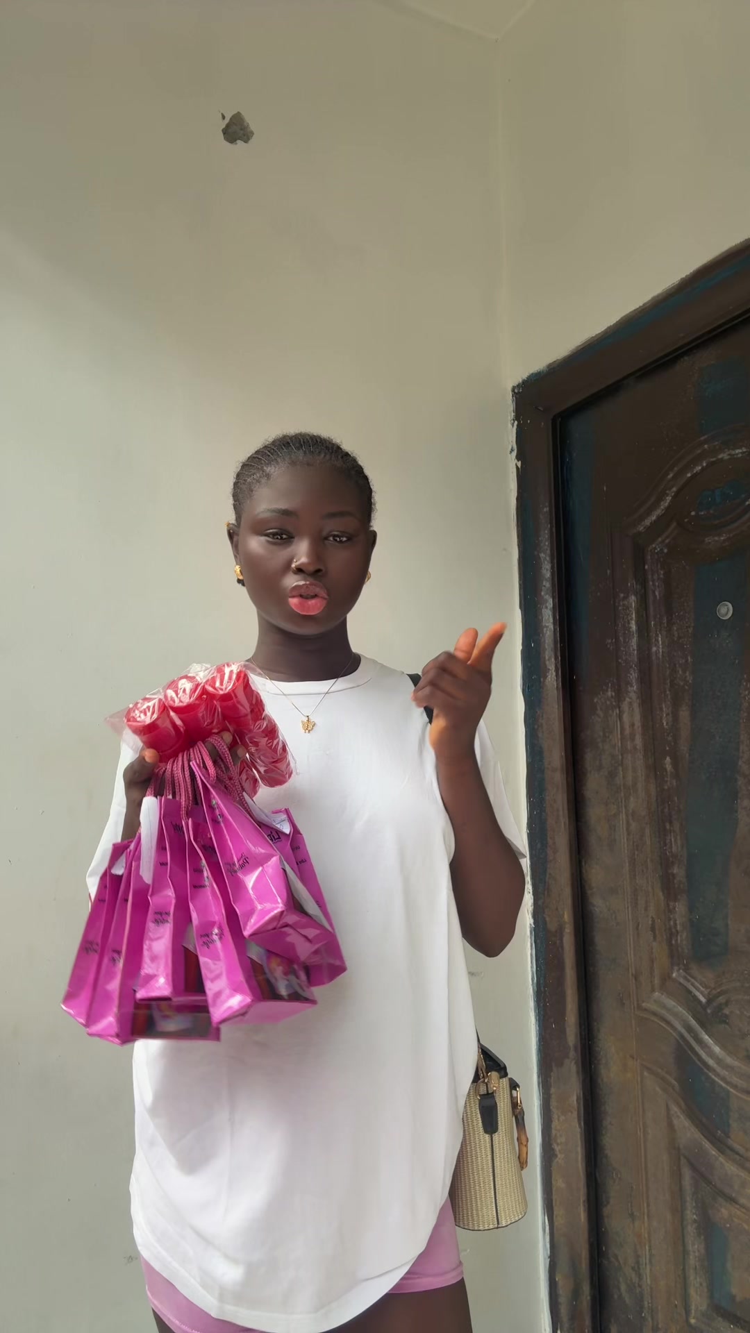 @Pink lip vendor in Warri ๐๐