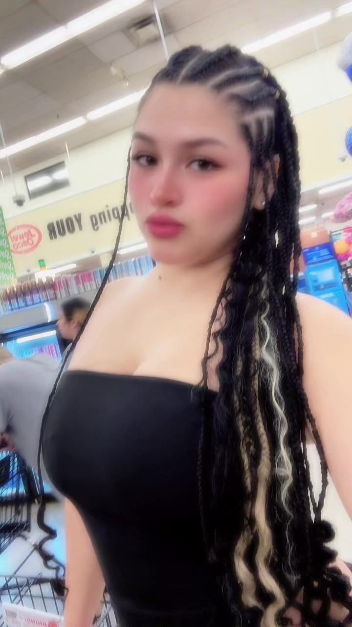 @Adriana paola🩷