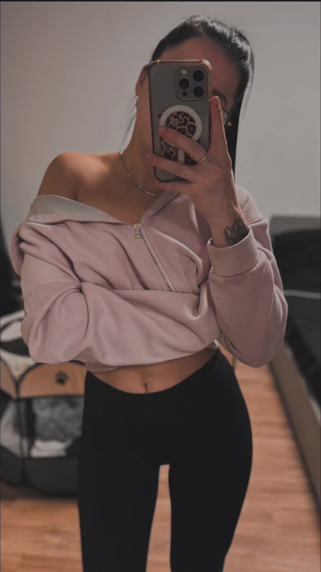 @GLUKHOVA