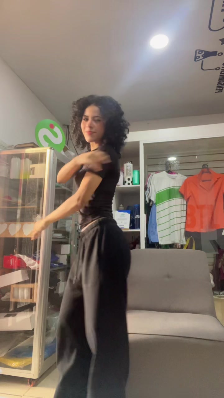 @𝐿𝒾𝓈𝒷𝑒𝓉𝒽 𝒵𝒶𝓂𝑜𝓇𝒶